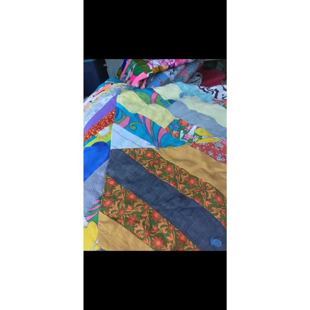STRIKING 1940's- 1950's ZIGZAG MULTICOLOR ANTIQUE PATCHWORK QUILT